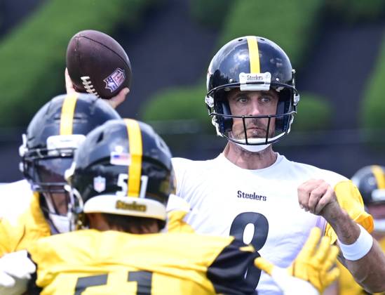 Pittsburgh Steelers quarterback Aaron Rogers (8) steps back to throw during practice at the Steelers training camp at Saint Vincents College in Latrobe, Pennsylvania on Saturday, July 26, 2025.  PIT2025072602 ARCHIExCARPENTER