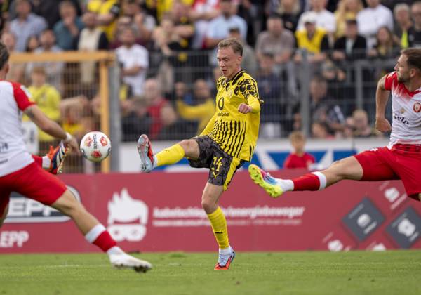 Maximilian Beier (Borussia Dortmund, 14) Sportfreunde Siegen - Borussia Dortmund 30.07.2025 Fussball, Testspiel, GER, Siegen, Leimbachstadion Siegen Copyright: HMBxMedia xMarcoxBader