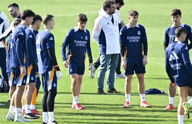 Training session of Real Madrid MADRID, SPAIN - FEBRUARY 14: Arda Guler (C) of Real Madrid attends training session at Valdebebas facilities ahead of LaLiga 24th week football match against Osasuna in Madrid, Spain on February 14, 2025. Madrid Spain. Editorial use only. Please get in touch for any other usage.  Copyright: x2025xAnadoluxBurakxAkbulutx