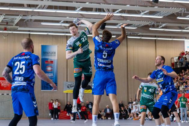 Erik PERSSON (FRISCH AUF! Goeppingen, 22) erzielt ein Tor, Aktion, Torwurf FRISCH AUF! Goeppingen (FAG) vs. TVB 1898 Stuttgart (TVB), Handball, Maenner, S-Cup Altensteig 2025, Finale, Spielzeit 2025 2026, 03.08.2025 FRISCH AUF! Goeppingen (FAG) vs. TVB 1898 Stuttgart (TVB), Handball, Maenner, S-Cup Altensteig 2025, Finale, Spielzeit 2025 2026, 03.08.2025 Altensteig Copyright: xEibnerxPressefoto OliverxSchmidtx EP_OST