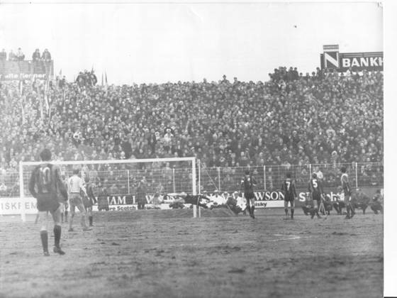 Fussballbundesliga Eintracht Braunschweig - Hertha BSC 2:1 (2:1) U.B.z. eine Torszene. 13.03.1971 in Braunschweig (Stadion Hamburger Strasse)