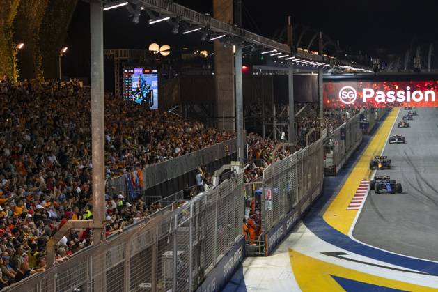 Formula 1 Singapore Grand Prix SINGAPORE, SINGAPORE - SEPTEMBER 22: Thousands of fans watch the Formula 1 Singapore Grand Prix at the Marina Bay Street Circuit in Singapore on September 22, 2024. More than 269,000 fans turned out over race weekend according to the organisers. Singapore World. Editorial use only. Please get in touch for any other usage.  Copyright: x2025xAnadoluxZakariaxZainalx