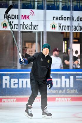 Jannu Kujala (Co-Trainer, Assistant Coach, Performance Coach, Iserlohn Roosters), GER, erstes gemeinsames Eistraining der Iserlohn Roosters, Eishockey, Penny-DEL, Saisonvorbereitung, Spielzeit 2025 2026, 09.08.2025, GER, erstes gemeinsames Eistraining der Iserlohn Roosters, Eishockey, Penny-DEL, Saisonvorbereitung, Spielzeit 2025 2026, 09.08.2025 Iserlohn Copyright: xJonasxBrockmann Eibner-Pressefotx EP_JBN