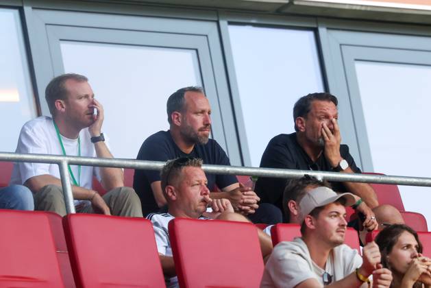 Geschaeftsfuehrer Finanzen Michael Stroell (FC Augsburg), Praesident Markus Krapf (FC Augsburg), FC Augsburg vs. AFC Sunderland, Fussball, Testspiel, 09.08.2025 Augsburg Bayern Deutschland
