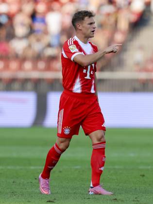 Joshua Kimmich (FC Bayern Muenchen) gestikuliert, Pre-Season Friendly, Grasshopper Club Zürich v FC Bayern München, Stadion Letzigrund am 12. August 2025 in Zurich, Schweiz. (Foto von Marco Steinbrenner DeFodi Images) Joshua Kimmich (FC Bayern Muenchen) gestures, Pre-Season Friendly, Grasshopper Club Zürich v FC Bayern München, Stadion Letzigrund, August 12, 2025 in Zurich, Switzerland. (Photo by Marco Steinbrenner DeFodi Images)