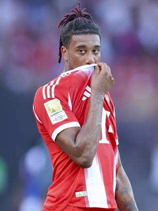Michael Olise (FC Bayern Muenchen) schaut enttaeuscht, Pre-Season Friendly, Grasshopper Club Zürich v FC Bayern München, Stadion Letzigrund am 12. August 2025 in Zurich, Schweiz. (Foto von Marco Steinbrenner DeFodi Images) Michael Olise (FC Bayern Muenchen) looks dejected, Pre-Season Friendly, Grasshopper Club Zürich v FC Bayern München, Stadion Letzigrund, August 12, 2025 in Zurich, Switzerland. (Photo by Marco Steinbrenner DeFodi Images)