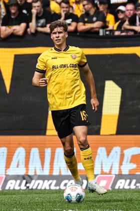 Alexander Rossipal (SG Dynamo Dresden,19) - 2. Fußball Bundesliga Saison 2025-2026 SG Dynamo Dresden vs. 1. FC Magdeburg im Rudolf Harbig Stadion in Dresden - Freisteller,Aktion,Fußball,Mann,Männer,Deutschland,09.08.2025