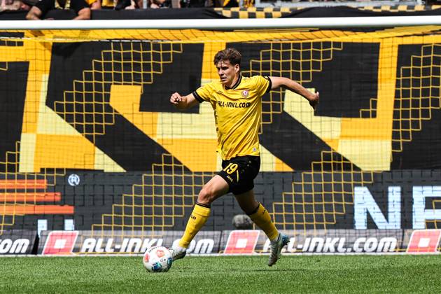 Alexander Rossipal (SG Dynamo Dresden,19) - 2. Fußball Bundesliga Saison 2025-2026 SG Dynamo Dresden vs. 1. FC Magdeburg im Rudolf Harbig Stadion in Dresden - Freisteller,Aktion,Fußball,Mann,Männer,Deutschland,09.08.2025