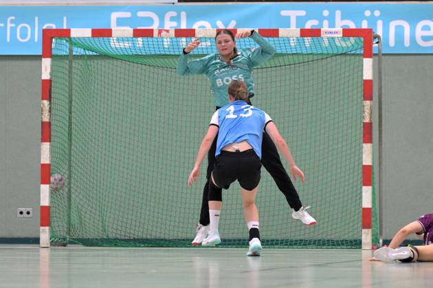 Marie Kristin Weiss (TusSies Metzingen, 12) im Tor gegen Alicia Stoffel Union Neckarsulm, 13) TusSies Metzingen vs. Sport-Union Neckarsulm, Handball, Alsco HBF, Testspiel, Saison 2025 2026, 15.08.2025 TusSies Metzingen vs. Sport-Union Neckarsulm, Handball, Alsco HBF, Testspiel, Saison 2025 2026, 15.08.2025 Metzingen Copyright: xEibner-Pressefoto TobiasxBaurx EP_TBR