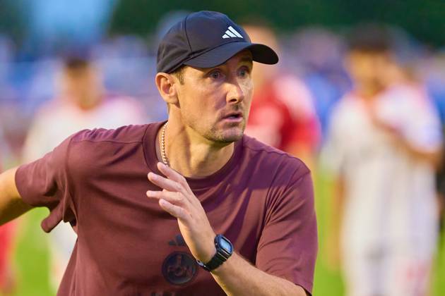 Miroslav Klose (1.FC Nuernberg, Chef-Trainer) rennt los um einen Streit zu schlichten GER, FV Illertissen 1921 e.V. vs 1. FC Nuernberg, Fussball, Herren DFB Pokal, 1. Runde, Saison 2025 2026, 16.08.2025 DFB regulations prohibit any use of photographs as image sequences and or quasi-video GER, FV Illertissen 1921 e.V. vs 1. FC Nuernberg, Fussball, Herren DFB Pokal, 1. Runde, Saison 2025 2026, 16.08.2025 Illertissen Copyright: xEibner-Pressefoto GeraldxOelze-dexStoppanyx EP_ODS