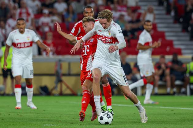 im Zweikampf, Aktion, mit Joshua Kimmich 6 (FC Bayern Muenchen), Nick Woltemade 11 (VfB Stuttgart), VfB Stuttgart vs. FC Bayern Muenchen, Fussball, Franz-Beckenbauer-Supercup, 16.08.2025 Stuttgart Baden-Wuerttemberg Deutschland