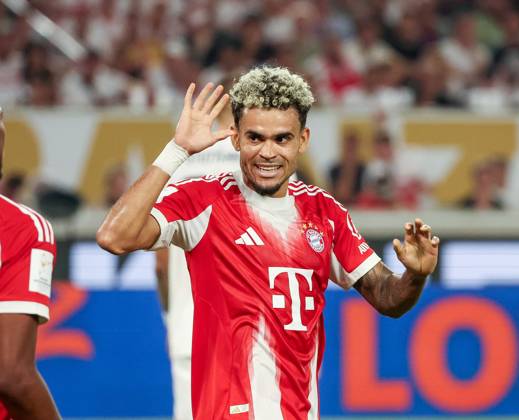 Luis Diaz 14 (FC Bayern Muenchen) gestikuliert, VfB Stuttgart vs. FC Bayern Muenchen, DFL, Bundesliga, Saison 2025 2026, Franz Beckenbauer Supercup 2025, 16.08.2025 DFB regulations prohibit any use of photographs as image sequences and or quasi-video Stuttgart Baden-Wuerttemberg Deutschland