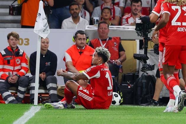Torjubel von Luis Diaz 14 (FC Bayern Muenchen) zum 0:2, VfB Stuttgart vs. FC Bayern Muenchen, Fussball, Franz-Beckenbauer-Supercup, 16.08.2025 Stuttgart Baden-Wuerttemberg Deutschland