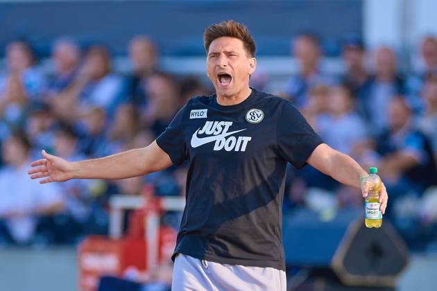 Vincent Wagner (SV 07 Elversberg, Cheftrainer) gestikuliert, ruft, zeigt an, Portrait, Freisteller GER, SSV 1846 Ulm vs SV 07 Elversberg, Fussball, Herren DFB Pokal, 1. Runde, Saison 2025 2026, 17.08.2025 DFB regulations prohibit any use of photographs as image sequences and or quasi-video GER, SSV 1846 Ulm vs SV 07 Elversberg, Fussball, Herren DFB Pokal, 1. Runde, Saison 2025 2026, 17.08.2025 Ulm Copyright: xEibner-Pressefoto GeraldxOelze-dexStoppanyx EP_ODS