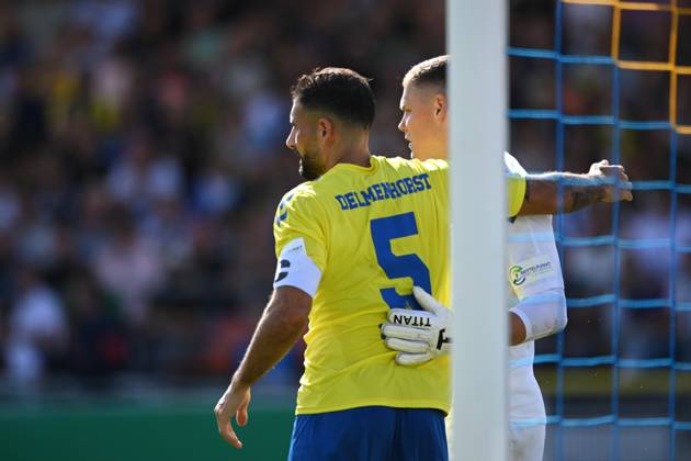 v.l Ibrahim TEMIN (SV Atlas Delmenhorst) und Torwart Damian SCHOBERT (SV Atlas Delmenhorst) Fussball, DFB Pokal, 1.Hauptrunde, SV Atlas Delmenhorst - Borussia Moenchengladbach (MG) 2-3 am 17.08.2025 im Marschwegstadion in Oldenburg Deutschland. Â