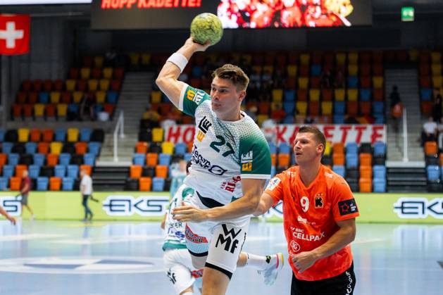 Oskar SUNNEFELDT (FRISCH AUF! Goeppingen, 27) erzielt ein Tor, Aktion, Torwurf Kadetten Schaffhausen (KSH) vs. FRISCH AUF! Goeppingen (FAG), Handball, Maenner, Falken-Cup 2025 Kadetten-Saisoneroeffnung, Spielzeit 2025 2026, 20.08.2025 Kadetten Schaffhausen (KSH) vs. FRISCH AUF! Goeppingen (FAG), Handball, Maenner, Falken-Cup 2025 Kadetten-Saisoneroeffnung, Spielzeit 2025 2026, 20.08.2025 Schaffhausen Copyright: xEibnerxPressefoto OliverxSchmidtx EP_OST
