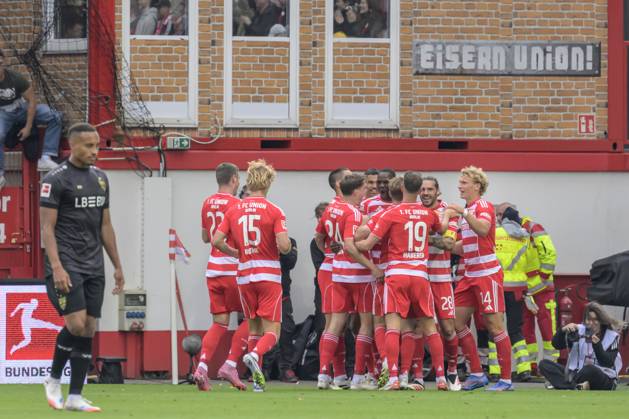 im Bild v.l.: Tor, Treffer, Jubel, Torjubel, Freude, Begeisterung, feiert, nach 1:0, GER, Berlin, 1. FC Union Berlin vs VfB Stuttgart, 1. Bundesliga, Fussball, DFB, Spielzeit 2025 2026, Alte Foersterei, . Spieltag, DFB DFL REGULATIONS PROHIBIT ANY USE OF PHOTOGRAPHS AS IMAGE SEQUENCES AND OR QUASI-VIDEO, 23.08.25, Copyright: HMBxMedia UwexKoch