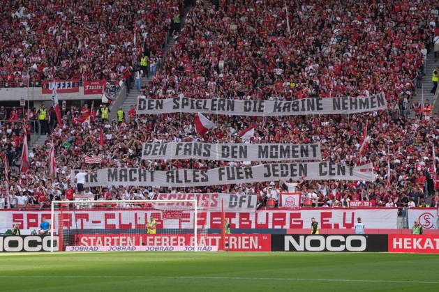 Spruchband der Fans und Ultras auf der Tribüne, Banner , Deutschland, Fussball, 1. Bundesliga, 1.Spieltag, 2025 2026, SC Freiburg vs. FC Augsburg, 23.08.2025, Europa-Park Stadion, Freiburg, Deutschland DFL REGULATIONS PROHIBIT ANY USE OF PHOTOGRAPHS AS IMAGE SEQUENCES AND OR QUASI-VIDEO. Freiburg Europa-Park Stadion Baden-Württemberg Deutschland Copyright: xArnexAmbergx