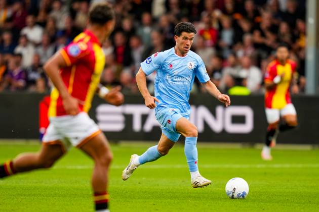 Eredivisie: Go Ahead Eagles v Sparta Rotterdam Deventer - Pelle Clement of Sparta Rotterdam dribbles with the ball during the third round of the 2025 2026 Eredivisie season. The match is set between Go Ahead Eagles and Sparta Rotterdam at De Adelaarshorst on 23 August 2025 in Deventer, The Netherlands. (VK Sportphoto Danny de Groot) Copyright: xDannyxdexGrootx