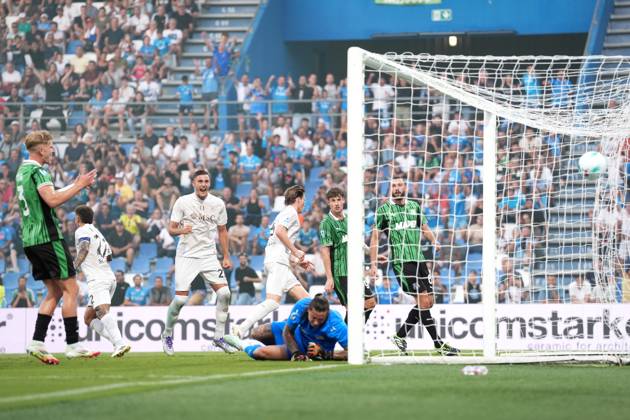 Napoli s Kevin De Bruyne goal 0-2 during the Serie A soccer match between Sassuolo and Napoli at the Mapei Stadium CittÃ del Tricolore in Reggio Emilia, north Italy - Saturday, August 23, 2025 - - Soccer -  Copyright: xMassimoxPaolone LaPressex