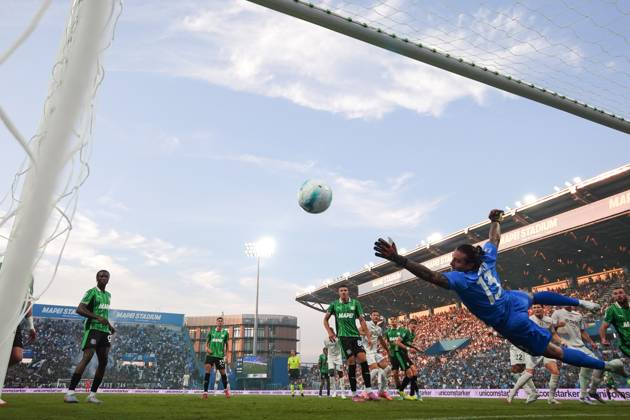 Napoli s Kevin De Bruyne goal 0-2 during the Serie A soccer match between Sassuolo and Napoli at the Mapei Stadium Cittˆ del Tricolore in Reggio Emilia, north Italy - Saturday, August 23, 2025 - - Soccer -  Copyright: xMassimoxPaolone LaPressex