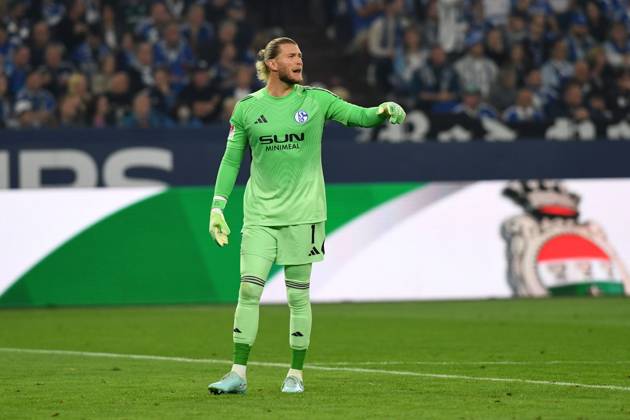 Torwart Loris Karius (FC Schalke 04) gestikuliert, gestik waehrend des Spiels der 2. Bundesliga zwischen FC Schalke 04 und VfL Bochum, Veltins-Arena am 23. August 2025 in Gelsenkirchen, Deutschland. (Foto von Ralf Treese DeFodi Images) +++ Torwart Loris Karius (FC Schalke 04) gestures during the 2. Bundesliga match between FC Schalke 04 and VfL Bochum at Veltins-Arena on August 23, 2025 in Gelsenkirchen, Germany. (Photo by Ralf Treese DeFodi Images) (Photo by Ralf Treese DeFodi Images)