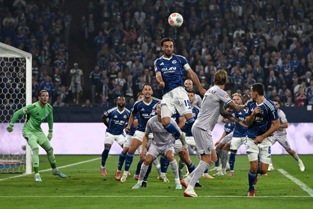 Kenan Karaman (FC Schalke 04) in Aktion, am Ball, Einzelaktion waehrend des Spiels der 2. Bundesliga zwischen FC Schalke 04 und VfL Bochum, Veltins-Arena am 23. August 2025 in Gelsenkirchen, Deutschland. (Foto von Ralf Treese DeFodi Images) +++ Kenan Karaman (FC Schalke 04) controls the ball during the 2. Bundesliga match between FC Schalke 04 and VfL Bochum at Veltins-Arena on August 23, 2025 in Gelsenkirchen, Germany. (Photo by Ralf Treese DeFodi Images) (Photo by Ralf Treese DeFodi Images)