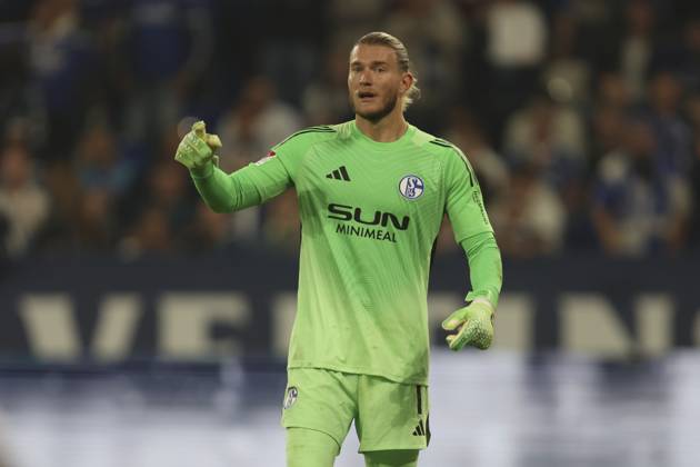 Torwart Loris Karius (FC Schalke 04) gestikuliert, Gestik waehrend des spiels der 2. Bundesliga zwischen FC Schalke 04 und VfL Bochum, Veltins-Arena am 23. August 2025 in Gelsenkirchen, Deutschland. (Foto von Oliver Kaelke DeFodi Images) +++ Torwart Loris Karius (FC Schalke 04) gestures during the 2. Bundesliga match between FC Schalke 04 and VfL Bochum at Veltins-Arena on August 23, 2025 in Gelsenkirchen, Germany. (Photo by Oliver Kaelke DeFodi Images) DFB DFL REGULATIONS PROHIBIT ANY USE OF PHOTOGRAPHS AS IMAGE SEQUENCES AND OR QUASI-VIDEO. (Photo by Oliver Kaelke DeFodi Images)
