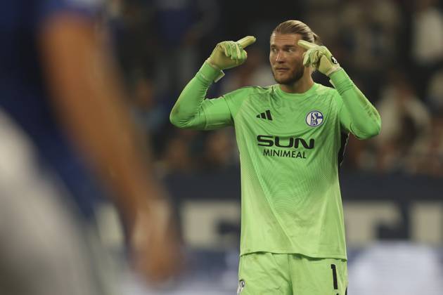 Torwart Loris Karius (FC Schalke 04) gestikuliert, Gestik waehrend des spiels der 2. Bundesliga zwischen FC Schalke 04 und VfL Bochum, Veltins-Arena am 23. August 2025 in Gelsenkirchen, Deutschland. (Foto von Oliver Kaelke DeFodi Images) +++ Torwart Loris Karius (FC Schalke 04) gestures during the 2. Bundesliga match between FC Schalke 04 and VfL Bochum at Veltins-Arena on August 23, 2025 in Gelsenkirchen, Germany. (Photo by Oliver Kaelke DeFodi Images) DFB DFL REGULATIONS PROHIBIT ANY USE OF PHOTOGRAPHS AS IMAGE SEQUENCES AND OR QUASI-VIDEO. (Photo by Oliver Kaelke DeFodi Images)