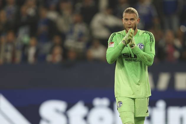 Torwart Loris Karius (FC Schalke 04) gestikuliert, Gestik waehrend des spiels der 2. Bundesliga zwischen FC Schalke 04 und VfL Bochum, Veltins-Arena am 23. August 2025 in Gelsenkirchen, Deutschland. (Foto von Oliver Kaelke DeFodi Images) +++ Torwart Loris Karius (FC Schalke 04) gestures during the 2. Bundesliga match between FC Schalke 04 and VfL Bochum at Veltins-Arena on August 23, 2025 in Gelsenkirchen, Germany. (Photo by Oliver Kaelke DeFodi Images) DFB DFL REGULATIONS PROHIBIT ANY USE OF PHOTOGRAPHS AS IMAGE SEQUENCES AND OR QUASI-VIDEO. (Photo by Oliver Kaelke DeFodi Images)
