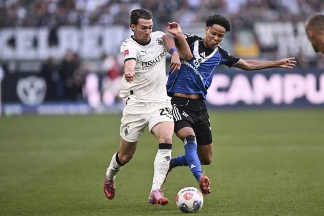 v. li. im Zweikampf Joe Scally (Moenchengladbach 29) Alexander Rossing-Lelesiit (Hamburg 38) 24.08.2025 Fussball Borussia Moenchengladbach vs Hamburger SV, Borussia-Park, Moenchengladbach, DFB DFL REGULATIONS PROHIBIT ANY USE OF PHOTOGRAPHS AS IMAGE SEQUENCES AND OR QUASI-VIDEO
