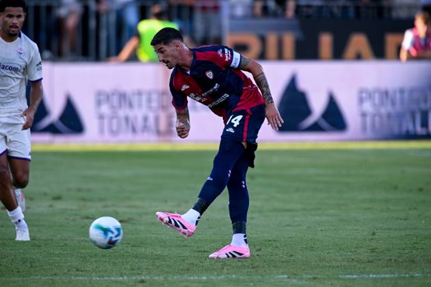 Cagliari s Alessandro Deiola in action during the Serie A soccer match between Cagliari Calcio and Fiorentina at the Unipol Domus in Cagliari, Sardinia - Sunday, 24 august 2025. - Soccer Copyright: x ®xGianlucaxZuddas LaPressex