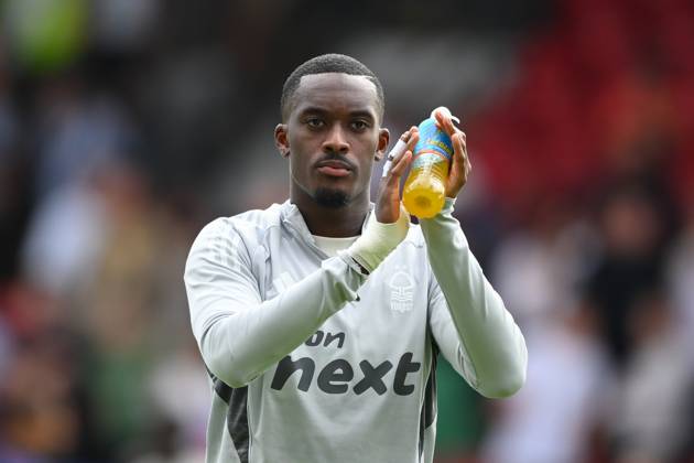 Crystal Palace v Nottingham Forest - Premier League Callum Hudson-Odoi of Nottingham Forest applauds his team s supporters during the Premier League match between Crystal Palace and Nottingham Forest at Selhurst Park in London, England, on August 24, 2025. London Greater London United Kingdom Copyright: xMIxNewsx originalFilename:fletcher-crystalp250824_npZNQ
