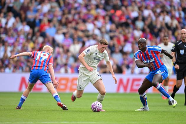 Crystal Palace v Nottingham Forest - Premier League Elliott Anderson of Nottingham Forest is under pressure from Jean-Philippe Mateta and Will Hughes of Crystal Palace during the Premier League match between Crystal Palace and Nottingham Forest at Selhurst Park in London, England, on August 24, 2025. London Greater London United Kingdom Copyright: xMIxNewsx originalFilename:fletcher-crystalp250824_npYPT