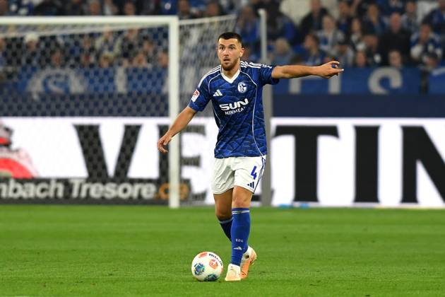 Hasan Kurucay (FC Schalke 04) in Aktion, am Ball, Einzelaktion waehrend des Spiels der 2. Bundesliga zwischen FC Schalke 04 und VfL Bochum, Veltins-Arena am 23. August 2025 in Gelsenkirchen, Deutschland. (Foto von Ralf Treese DeFodi Images) +++ Hasan Kurucay (FC Schalke 04) controls the ball during the 2. Bundesliga match between FC Schalke 04 and VfL Bochum at Veltins-Arena on August 23, 2025 in Gelsenkirchen, Germany. (Photo by Ralf Treese DeFodi Images) (Photo by Ralf Treese DeFodi Images)