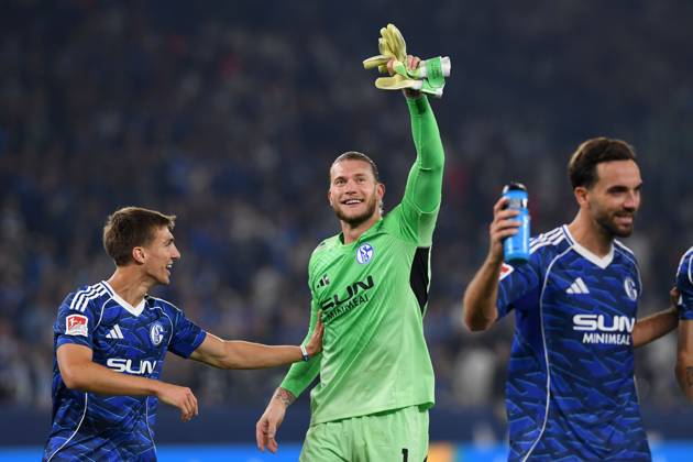 Torwart Loris Karius (FC Schalke 04) gestikuliert, gestik waehrend des Spiels der 2. Bundesliga zwischen FC Schalke 04 und VfL Bochum, Veltins-Arena am 23. August 2025 in Gelsenkirchen, Deutschland. (Foto von Ralf Treese DeFodi Images) +++ Torwart Loris Karius (FC Schalke 04) gestures during the 2. Bundesliga match between FC Schalke 04 and VfL Bochum at Veltins-Arena on August 23, 2025 in Gelsenkirchen, Germany. (Photo by Ralf Treese DeFodi Images) (Photo by Ralf Treese DeFodi Images)