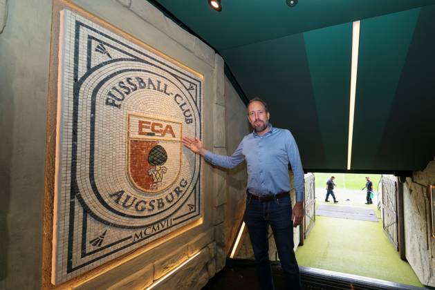 Geschaeftsfuehrer Finanzen Michael Stroell (FC Augsburg), Der neue Spielertunnel im Roemerlook, Pressekonferenz, FC Augsburg, Fussball, 1. Bundesliga Saison 2025 2026, 29.08.2025 Augsburg Bayern Deutschland