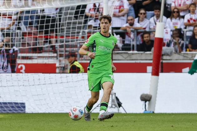 Philipp Sander (Borussia Mönchengladbach, 16) mit einem Pass , Deutschland, Fussball, 1. Bundesliga, 2.Spieltag, 2025 2026, VfB Stuttgart vs. Borussia Mönchengladbach, 30.08.2025, MHP Arena, Stuttgart, Deutschland Stuttgart MHP Arena Baden-Württemberg Deutschland Copyright: xGrantxHubbsx