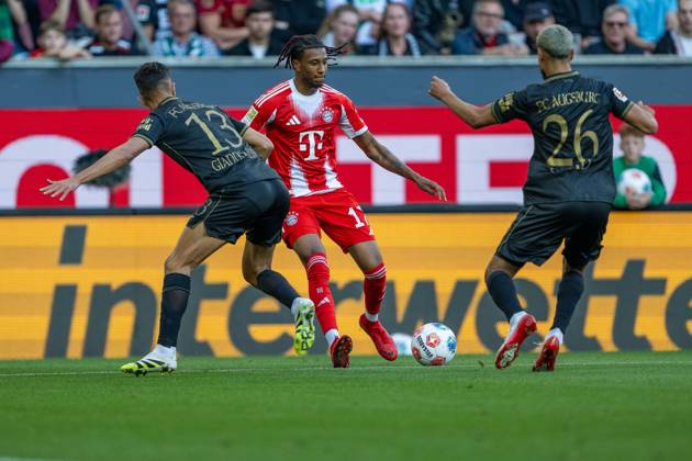 Michael Olise (FC Bayern Muenchen, 17), GER, FC Augsburg vs. FC Bayern Muenchen, Fussball, Bundesliga, 2. Spieltag, Spielzeit 2025 2026, 30.08.2025, DFL DFB REGULATIONS PROHIBIT ANY USE OF PHOTOGRAPHS AS IMAGE SEQUENCES AND OR QUASI-VIDEO, GER, FC Augsburg vs. FC Bayern Muenchen, Fussball, Bundesliga, 2. Spieltag, Spielzeit 2025 2026, 30.08.2025 Augsburg Copyright: xEibner-Pressefotox EP_EER