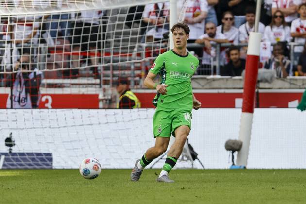 Philipp Sander (Borussia Mönchengladbach, 16) mit einem Pass , Deutschland, Fussball, 1. Bundesliga, 2.Spieltag, 2025 2026, VfB Stuttgart vs. Borussia Mönchengladbach, 30.08.2025, MHP Arena, Stuttgart, Deutschland Stuttgart MHP Arena Baden-Württemberg Deutschland Copyright: xGrantxHubbsx