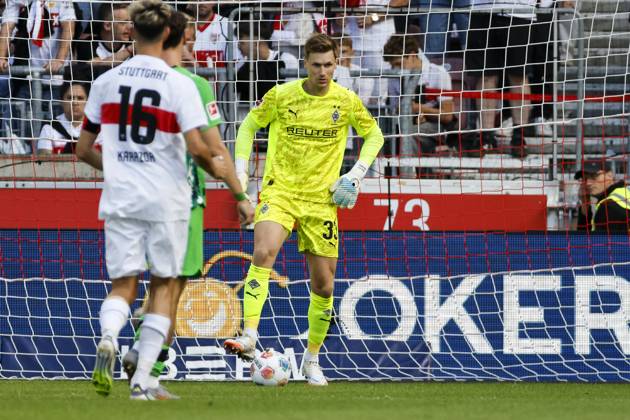 Moritz Nicolas (Borussia Mönchengladbach, 33) am Ball , Deutschland, Fussball, 1. Bundesliga, 2.Spieltag, 2025 2026, VfB Stuttgart vs. Borussia Mönchengladbach, 30.08.2025, MHP Arena, Stuttgart, Deutschland Stuttgart MHP Arena Baden-Württemberg Deutschland Copyright: xGrantxHubbsx