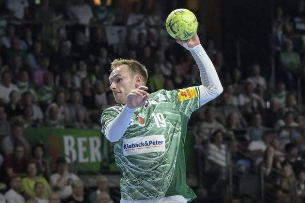 im Bild v.l.: Mathias Gidsel (Fuechse Berlin), Action, Kampf, kaempft um den Ball, GER, Berlin, Handball, Fuechse Berlin vs Bergischer HC, DAIKIN Handball-Bundesliga, in der Max Schmeling Halle, 31.08.2025, Copyright: HMBxMedia UwexKoch