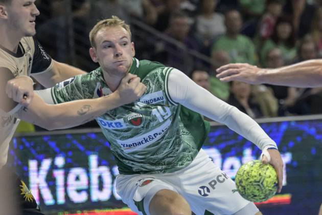 im Bild v.l.: Mathias Gidsel (Fuechse Berlin), Action, Kampf, kaempft um den Ball, GER, Berlin, Handball, Fuechse Berlin vs Bergischer HC, DAIKIN Handball-Bundesliga, in der Max Schmeling Halle, 31.08.2025, Copyright: HMBxMedia UwexKoch