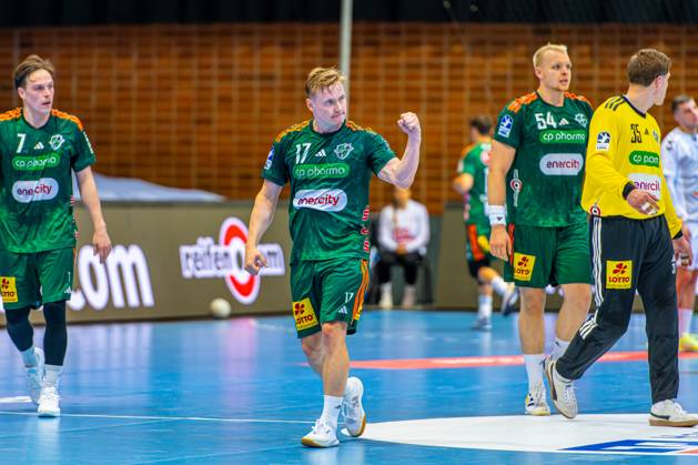 August Pedersen (TSV Hannover-Burgdorf, Nr. 17) (L-R), TSV Hannover-Burgdorf (green) against HC Alkaloid (white) (1. Matchday of Qualification Round 1 EHF European League 2025 2026) (31.08.2025, Swiss Life Hall (Hannover, GER), Copyright: xJanxGuentherx xTSVxHannover-Burgdorfx