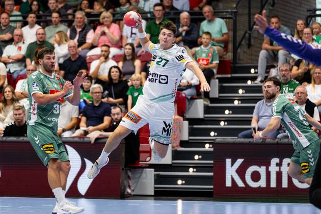 Oskar SUNNEFELDT (FRISCH AUF! Goeppingen, 27) erzielt ein Tor, Aktion, Torwurf GWD Minden (GWD) vs. FRISCH AUF! Goeppingen (FAG), Handball, Maenner, Daikin Handball Bundesliga (HBL), 1. Spieltag, Spielzeit 2025 2026, 31.08.2025 GWD Minden (GWD) vs. FRISCH AUF! Goeppingen (FAG), Handball, Maenner, Daikin Handball Bundesliga (HBL), 1. Spieltag, Spielzeit 2025 2026, 31.08.2025 Luebbecke Copyright: xEibnerxPressefoto OliverxSchmidtx EP_OST