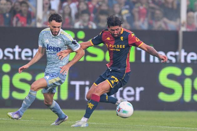 GenoaÕs Mikael Ellertsson fights for the ball during the Serie A soccer match between Genoa and Juventus at the Luigi Ferraris Stadium in Genoa, Italy - Sunday, August 31, 2025. - Soccer . Copyright: xTanoxPecoraro LaPressex
