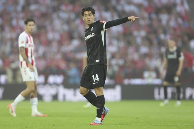 Yuito Suzuki (SC Freiburg) gestikuliert, Gestik waehrend des spiels der Bundesliga zwischen 1. FC Köln und Club Freiburg, RheinEnergieSTADION am 31. August 2025 in Köln, Deutschland. (Foto von Oliver Kaelke DeFodi Images) +++ Yuito Suzuki (SC Freiburg) gestures during the Bundesliga match between 1. FC Köln and Sport-Club Freiburg at RheinEnergieSTADION on August 31, 2025 in Köln, Germany. (Photo by Oliver Kaelke DeFodi Images) DFL regulations prohibit any use of photographs as image sequences and or quasi-video. (Photo by Oliver Kaelke DeFodi Images)