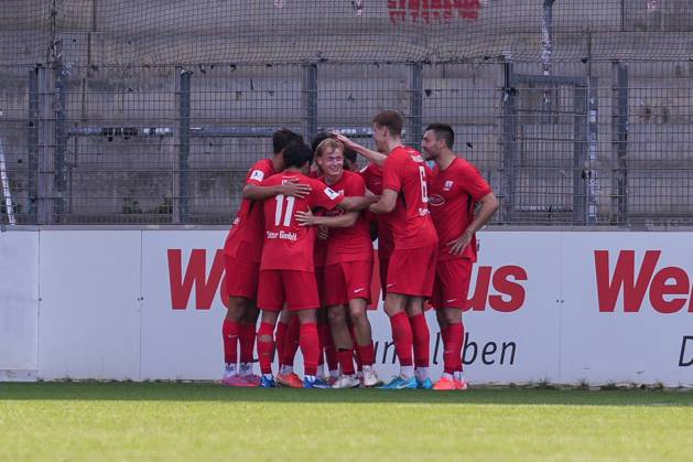 Torjubel, Emotionen, Torschuss, Abschluss, Torerfolg, Treffer der Mainzer nach einem Eckball , Deutschland, Fussball, Regionalliga Südwest, 6.Spieltag, 2025 2026, SC Freiburg II vs. TSV Schott Mainz, 07.09.2025, Dreisamstadion, Freiburg, Deutschland DFB REGULATIONS PROHIBIT ANY USE OF PHOTOGRAPHS AS IMAGE SEQUENCES AND OR QUASI-VIDEO. Freiburg Dreisamstadion Baden-Wuerttemberg Deutschland Copyright: xArnexAmbergx