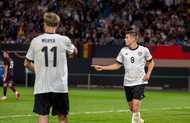 Fußball, Nachwuchs, Saison 2025 26, U21, U 21 EM-Qualifikation (Gruppe F 3. Spieltag) in Rostock, Deutschland - Lettland, v. l. Nelson Weiper (U21, Deutschland), Nicolo Tresoldi (U21, Deutschland), Jubel nach Tor zum 2:0, 09.09. 2025, Copyright: xMatthiasxKochx