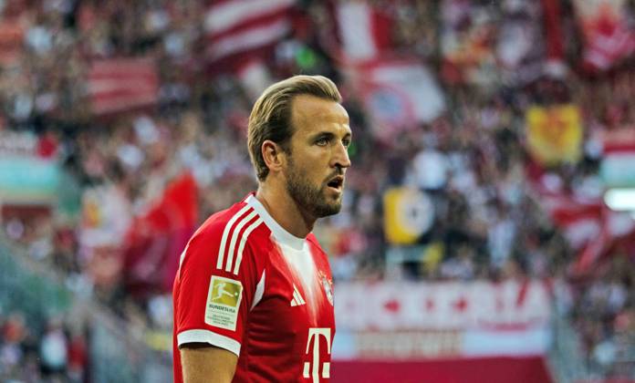 30.08.25 FC Augsburg - FC Bayern München Deutschland, Augsburg, 30.08.2025, Fussball, Bundesliga, FC Augsburg - FC Bayern München (2:3): Harry Kane (FC Bayern München).